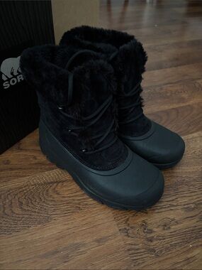 Columbia Black Faux-Fur Lace-Up Winter Boots